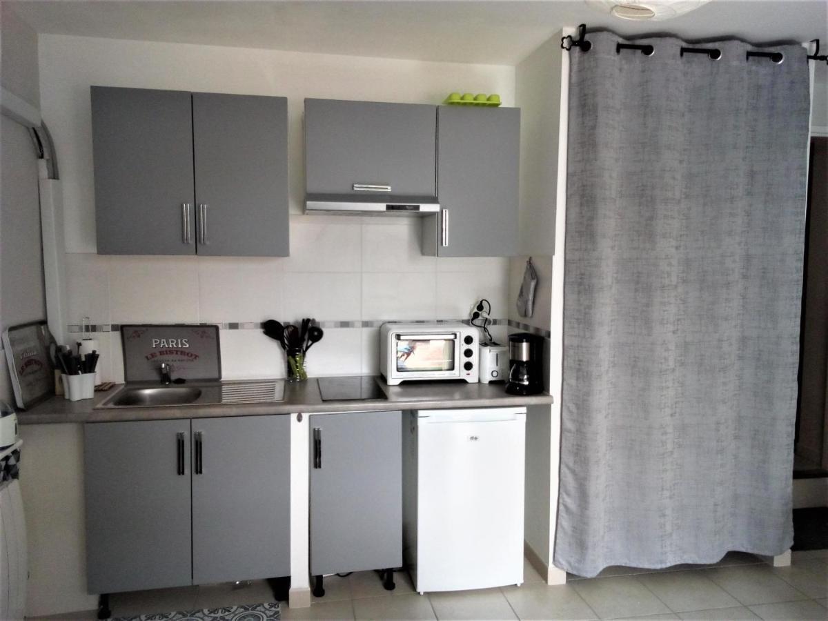 Les Coronilles Bed & Breakfast Beaucaire  Room photo